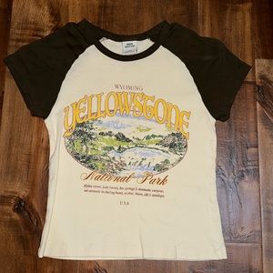 URBAN OUTFITTERS YELLOWSTONE WYOMING CROP TEE